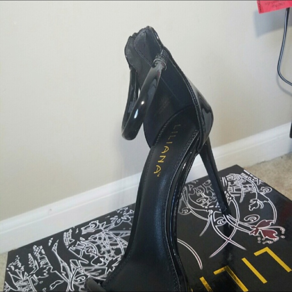 Two strap heels - Picture 2 of 3